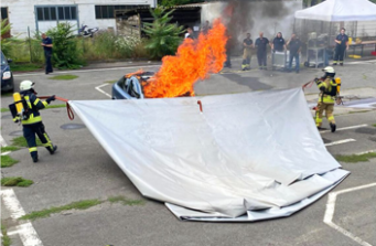 Vlitex: fire containment blankets for extinguishing batteries