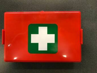 STANDARD UNIVERSAL FIRST AID KIT SMALL